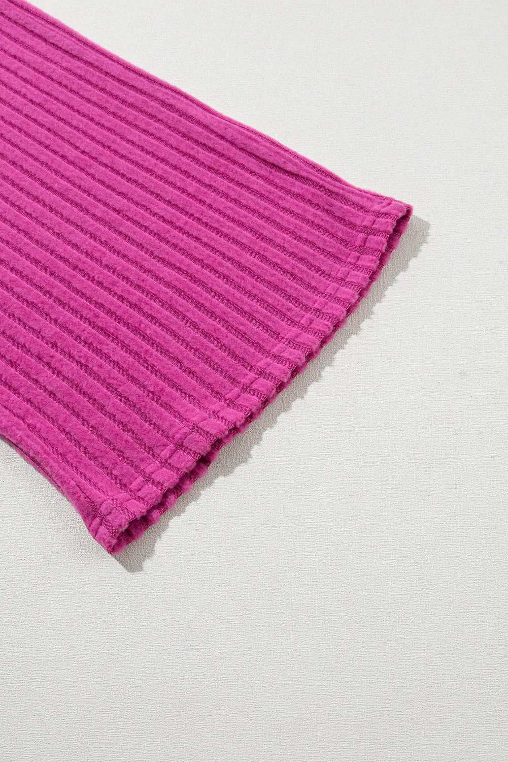 Combinaison ctelée à manches courtes et jambes larges de couleur unie rose rouge