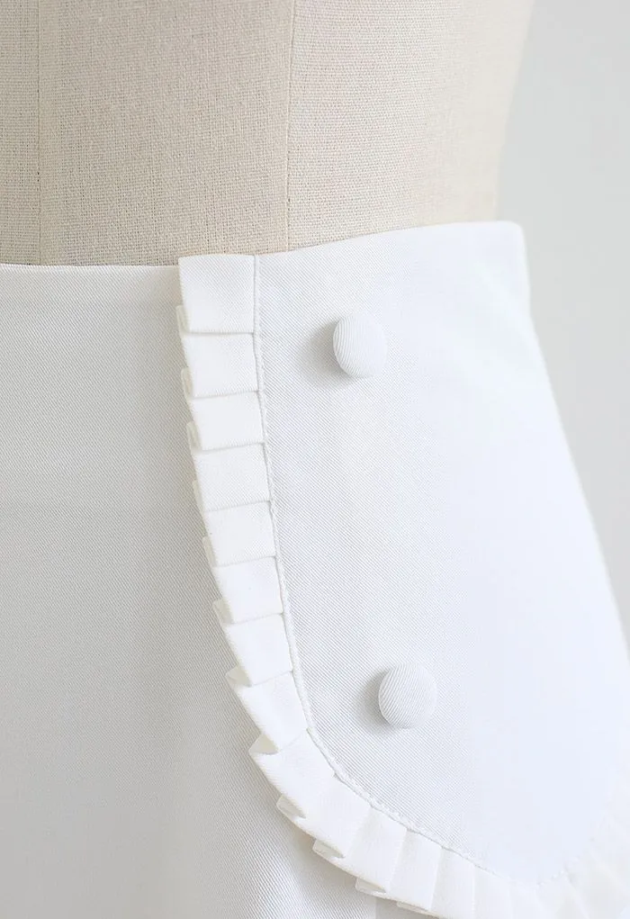 Jupe évasée plissée avec fausse poche en blanc