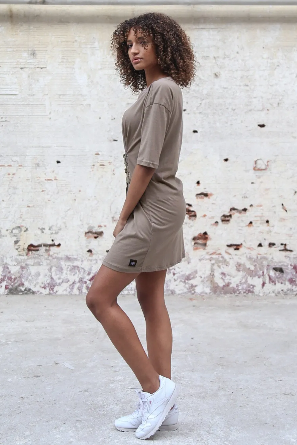 Robe t-shirt laçage avant taupe