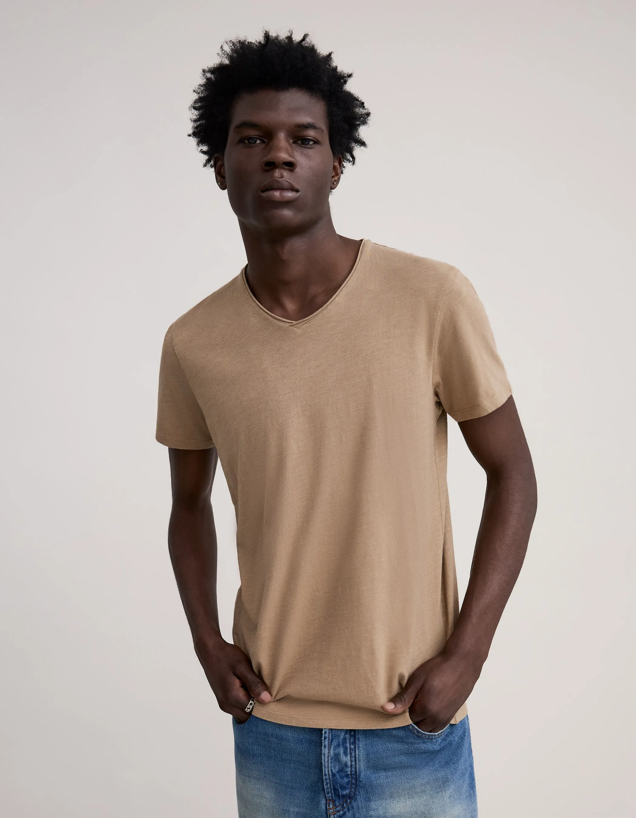 T-shirt L'Essentiel beige coton bio col V Homme