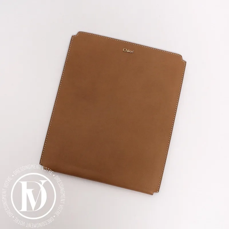 Étui ipad / pochette en cuir camel – Chloé